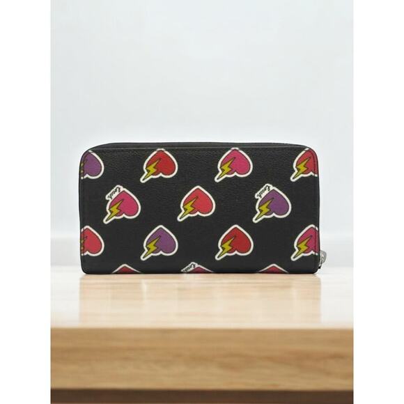 NWT Coach CW476 Heart Bolt Long Zip Around Wallet - Picture 2 of 6